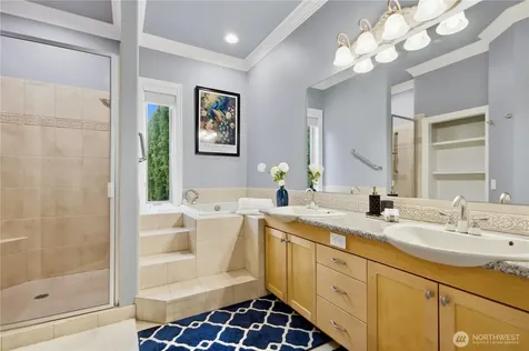 2 Crescent Key SE Bellevue WA 98006
