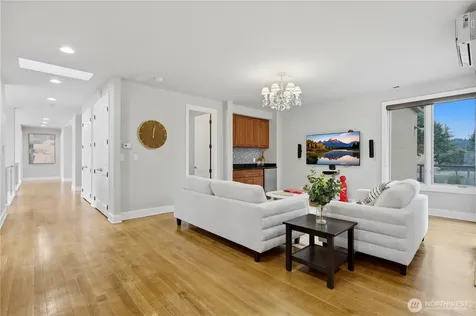 2 Crescent Key SE Bellevue WA 98006