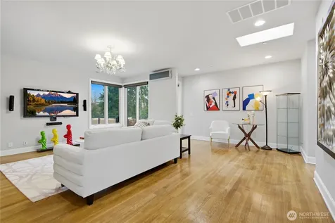 2 Crescent Key SE Bellevue WA 98006