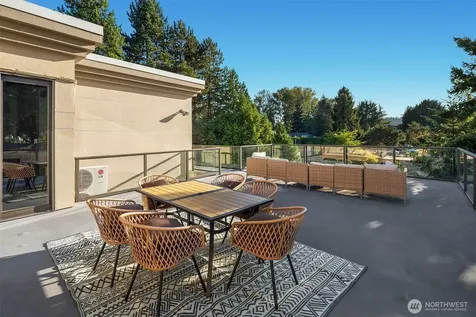 2 Crescent Key SE Bellevue WA 98006