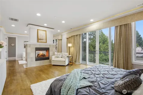 2 Crescent Key SE Bellevue WA 98006