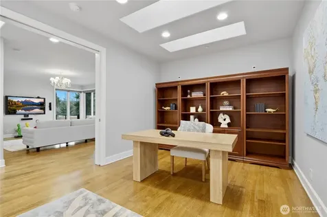 2 Crescent Key SE Bellevue WA 98006