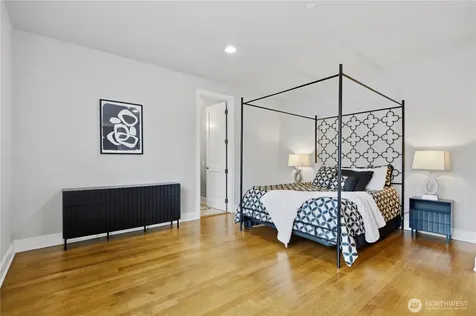 2 Crescent Key SE Bellevue WA 98006