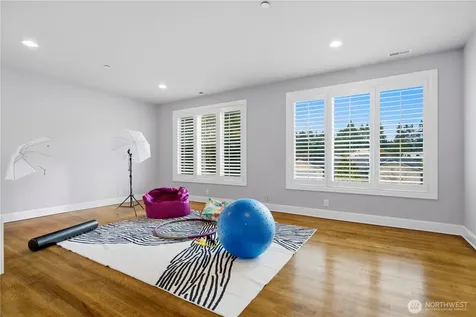 2 Crescent Key SE Bellevue WA 98006