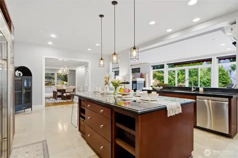 2 Crescent Key SE Bellevue WA 98006