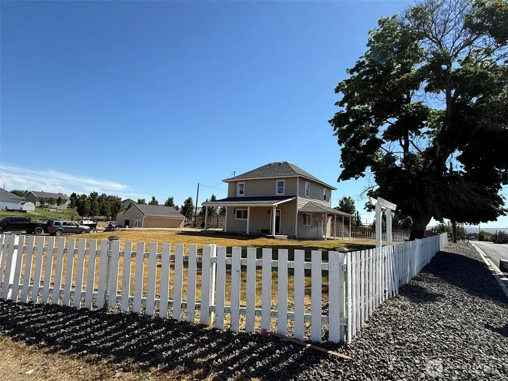 990 Lancaster Road Selah WA 98942