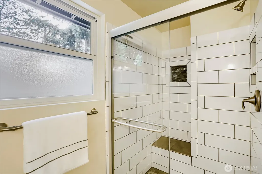 8451 NE 137th Street Kirkland WA 98034