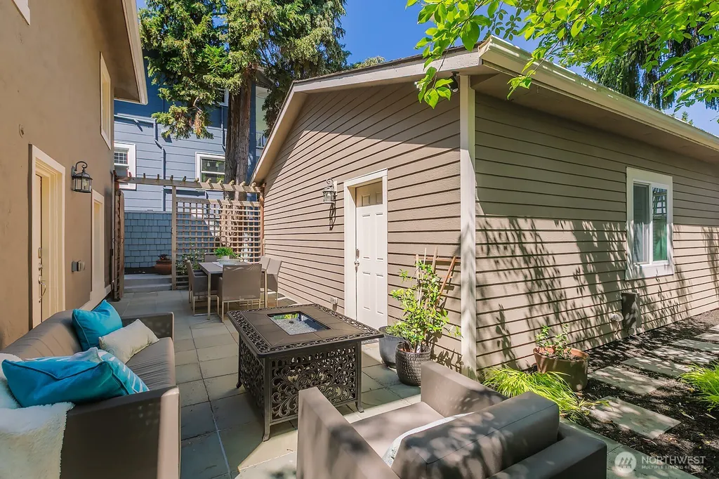 1506 17th Avenue E Seattle WA 98112