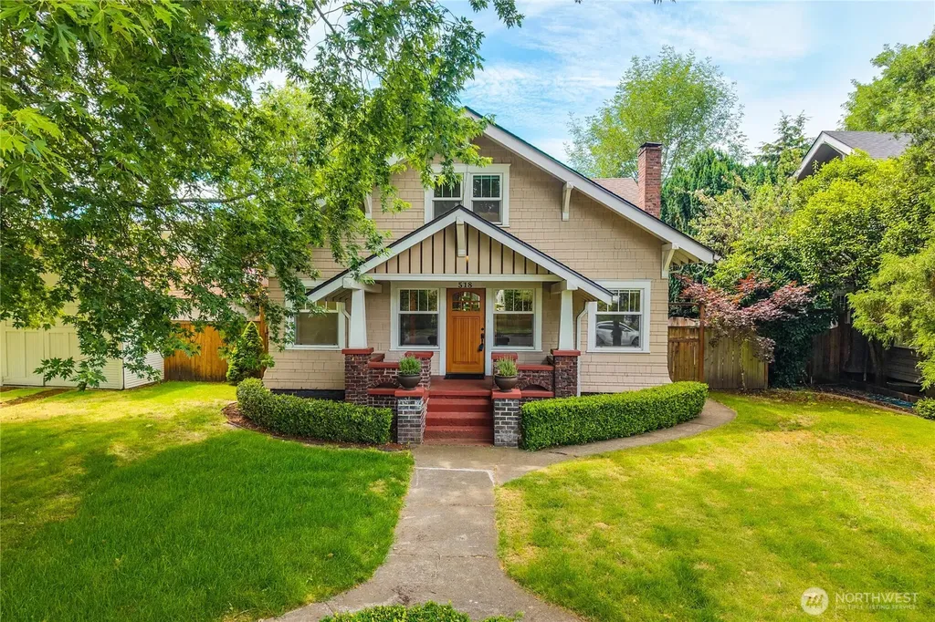 518 W Pioneer Puyallup WA 98371