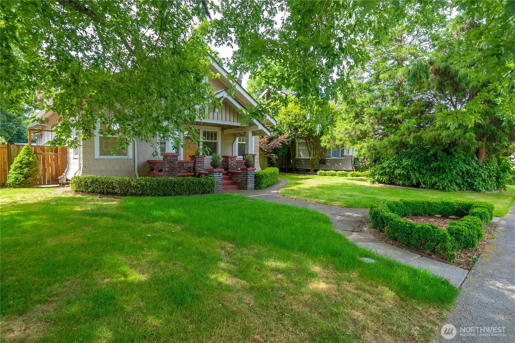 518 W Pioneer Puyallup WA 98371