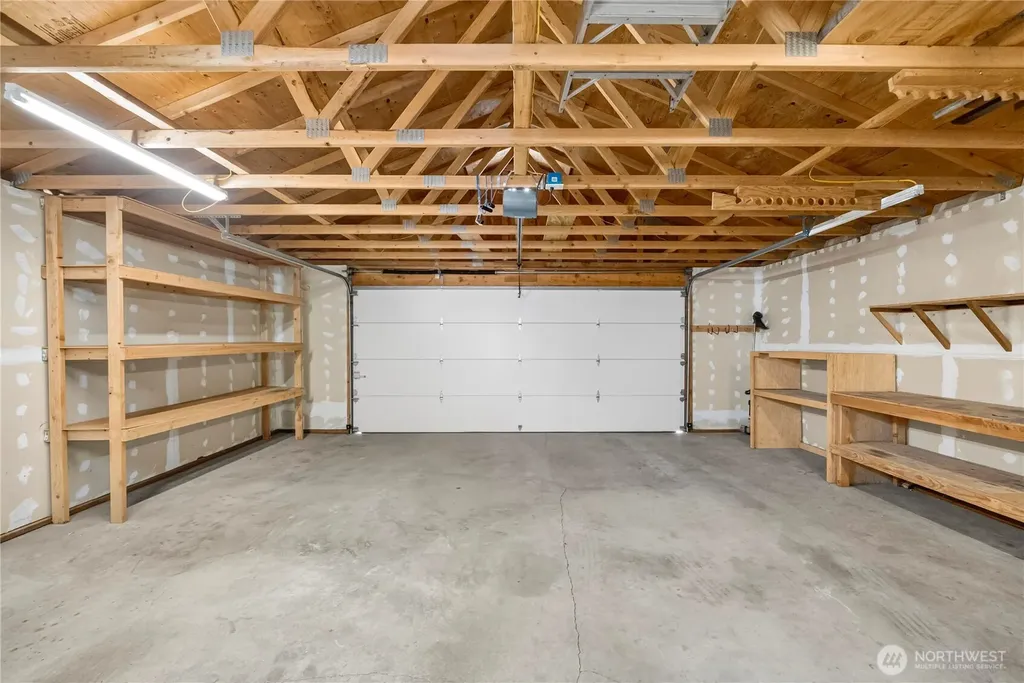 518 W Pioneer Puyallup WA 98371