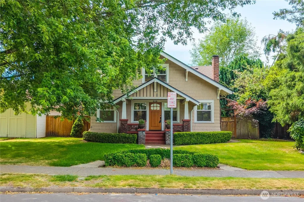 518 W Pioneer Puyallup WA 98371