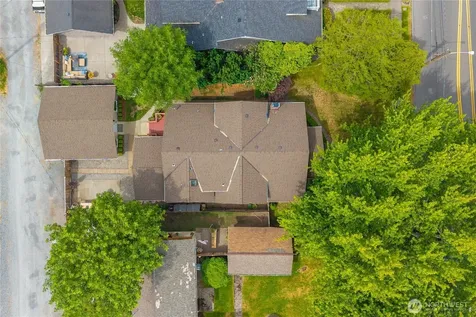 518 W Pioneer Puyallup WA 98371