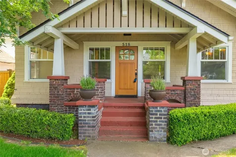 518 W Pioneer Puyallup WA 98371