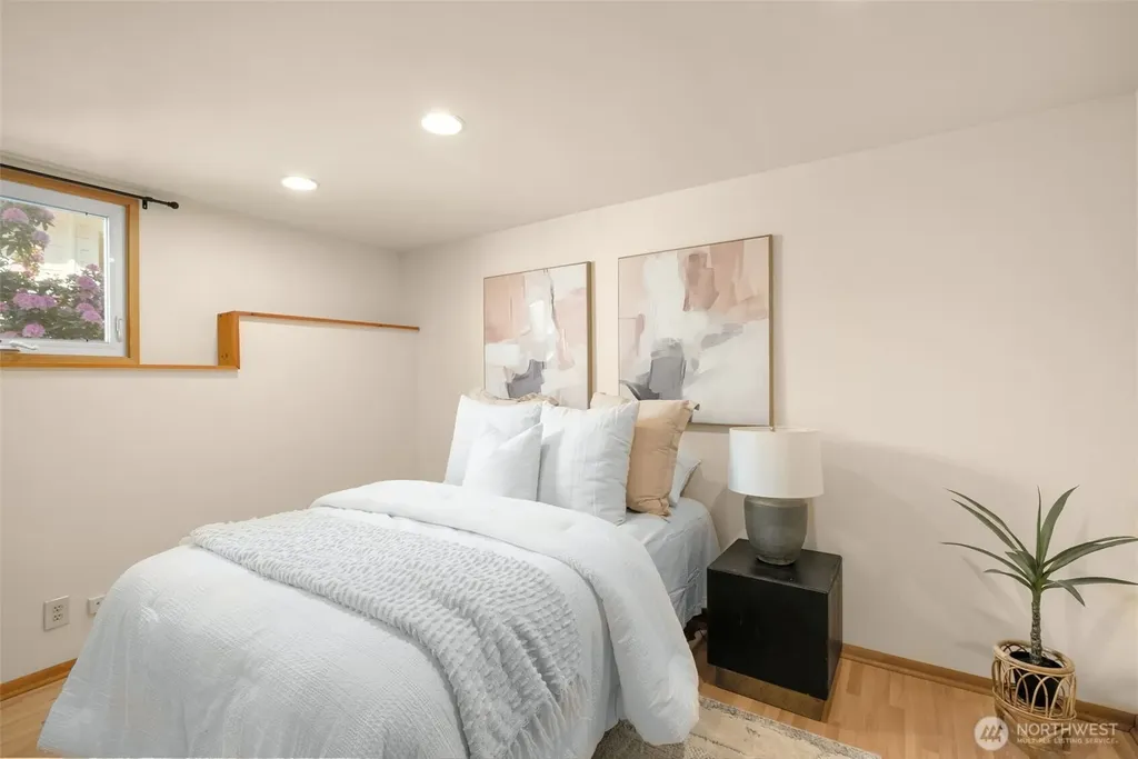 4333 32nd Avenue W Seattle WA 98199
