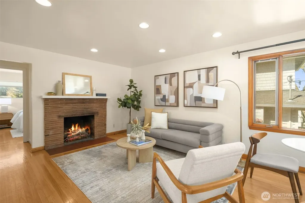 4333 32nd Avenue W Seattle WA 98199