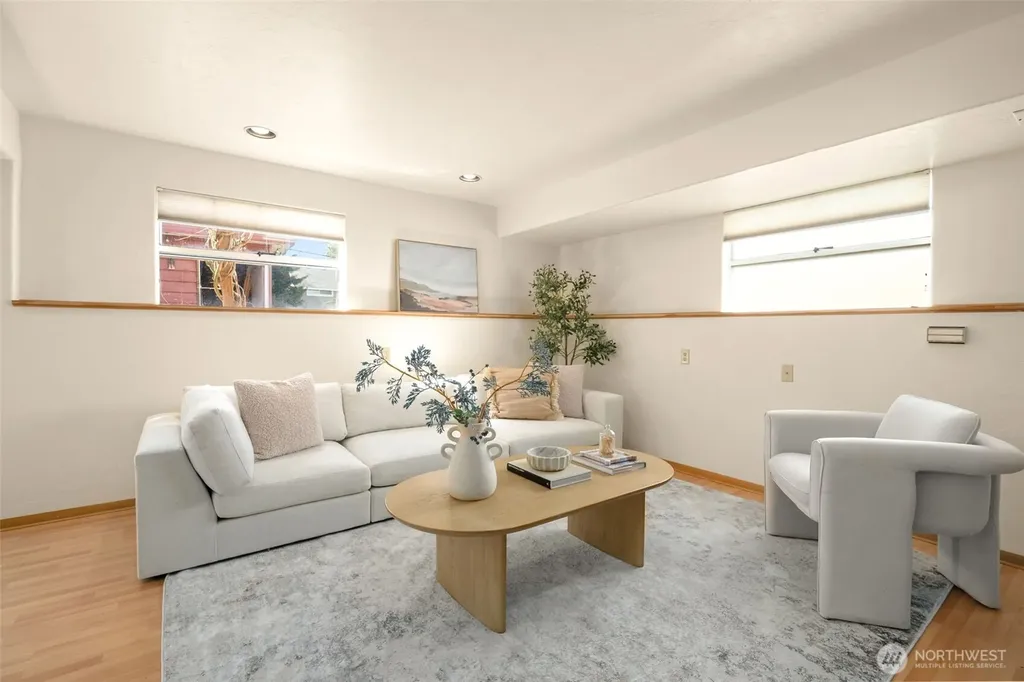 4333 32nd Avenue W Seattle WA 98199