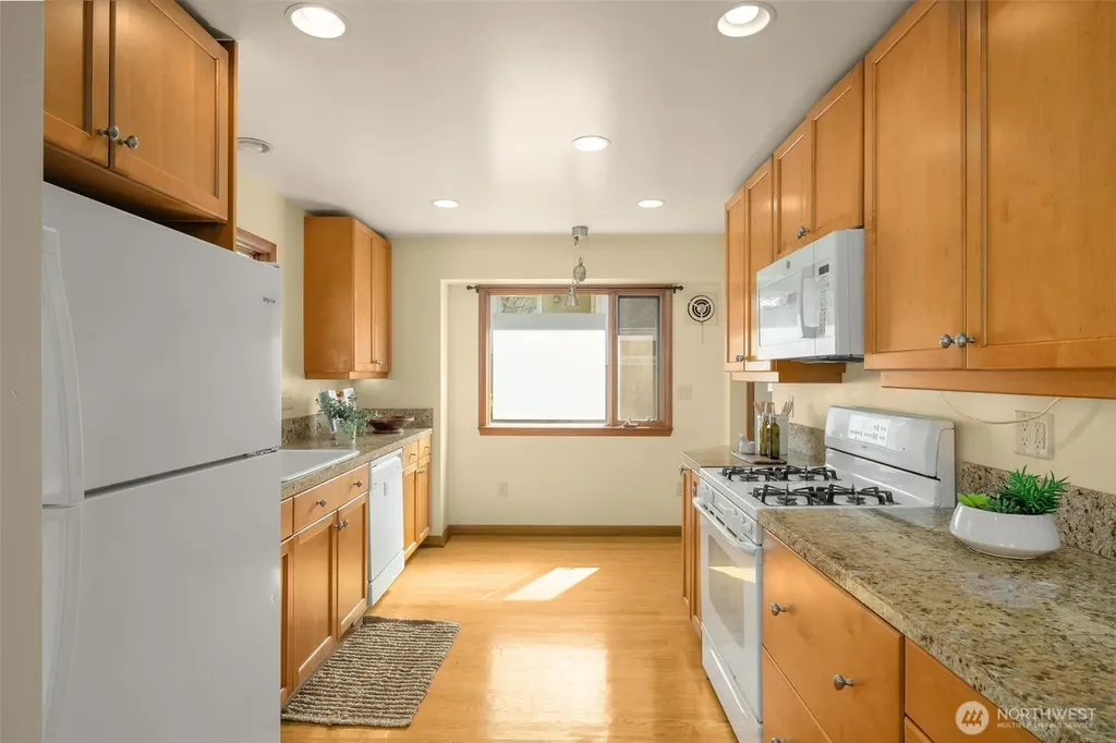 4333 32nd Avenue W Seattle WA 98199