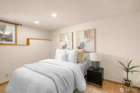 4333 32nd Avenue W Seattle WA 98199