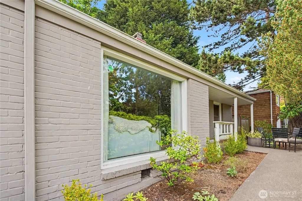 3633 41st Avenue W Seattle WA 98199