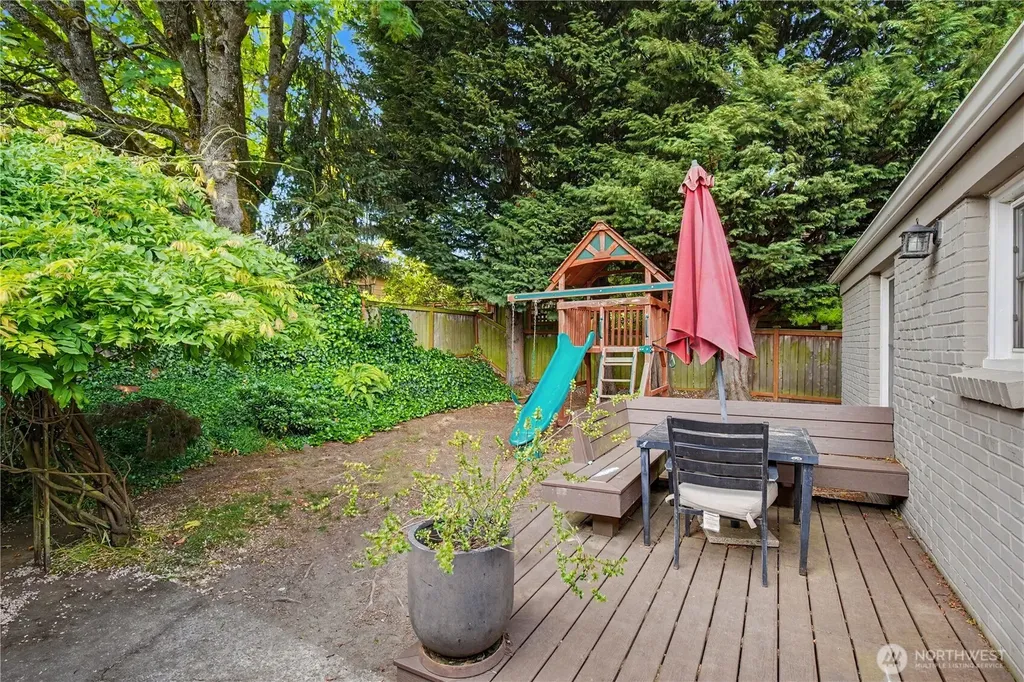 3633 41st Avenue W Seattle WA 98199