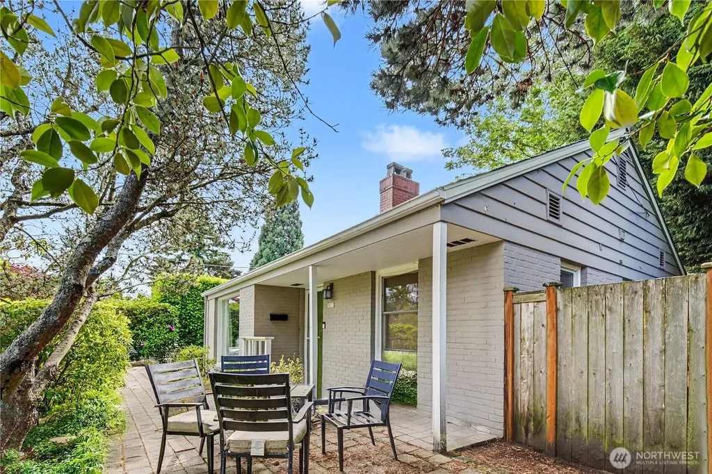 3633 41st Avenue W Seattle WA 98199