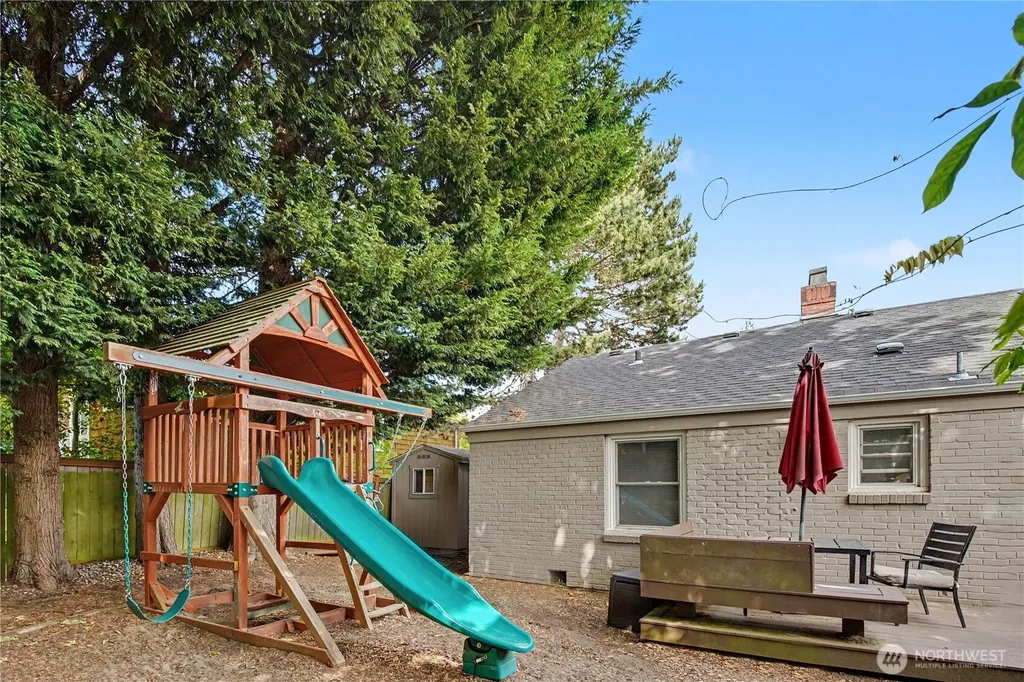 3633 41st Avenue W Seattle WA 98199