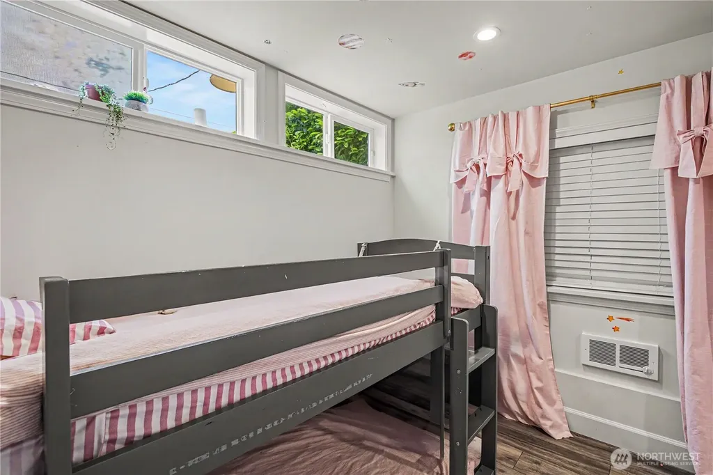 3633 41st Avenue W Seattle WA 98199