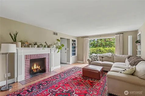 3633 41st Avenue W Seattle WA 98199