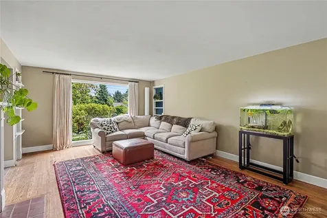 3633 41st Avenue W Seattle WA 98199