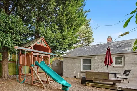 3633 41st Avenue W Seattle WA 98199