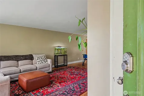 3633 41st Avenue W Seattle WA 98199