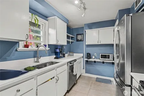 3633 41st Avenue W Seattle WA 98199
