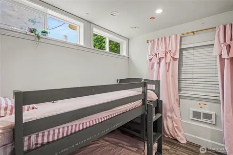 3633 41st Avenue W Seattle WA 98199