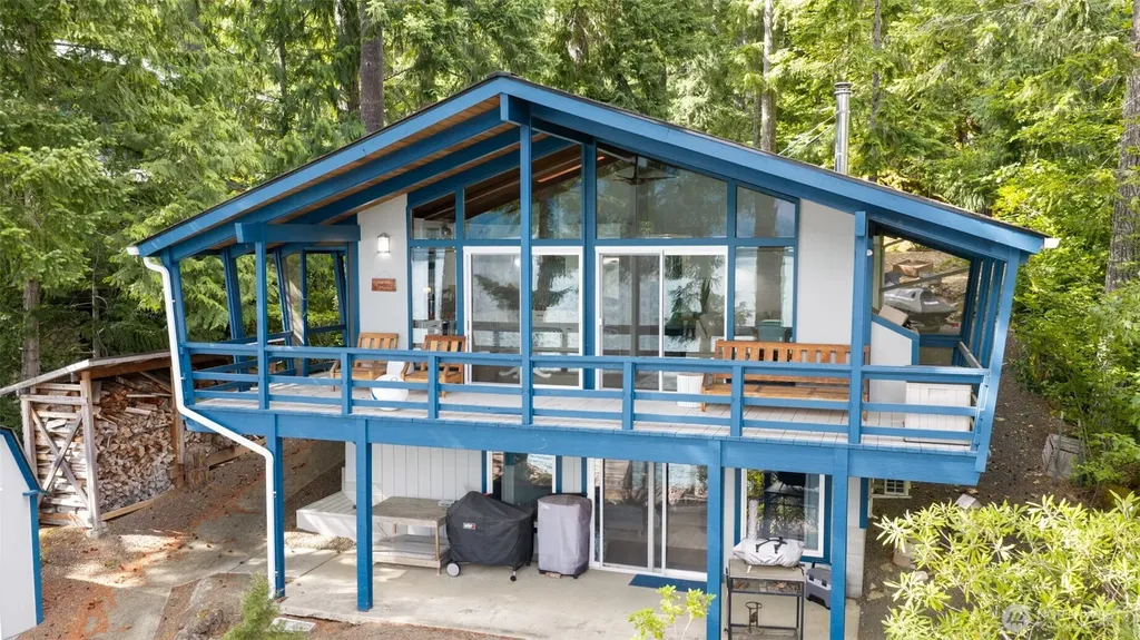 411 N Potlatch Drive N Hoodsport WA 98548
