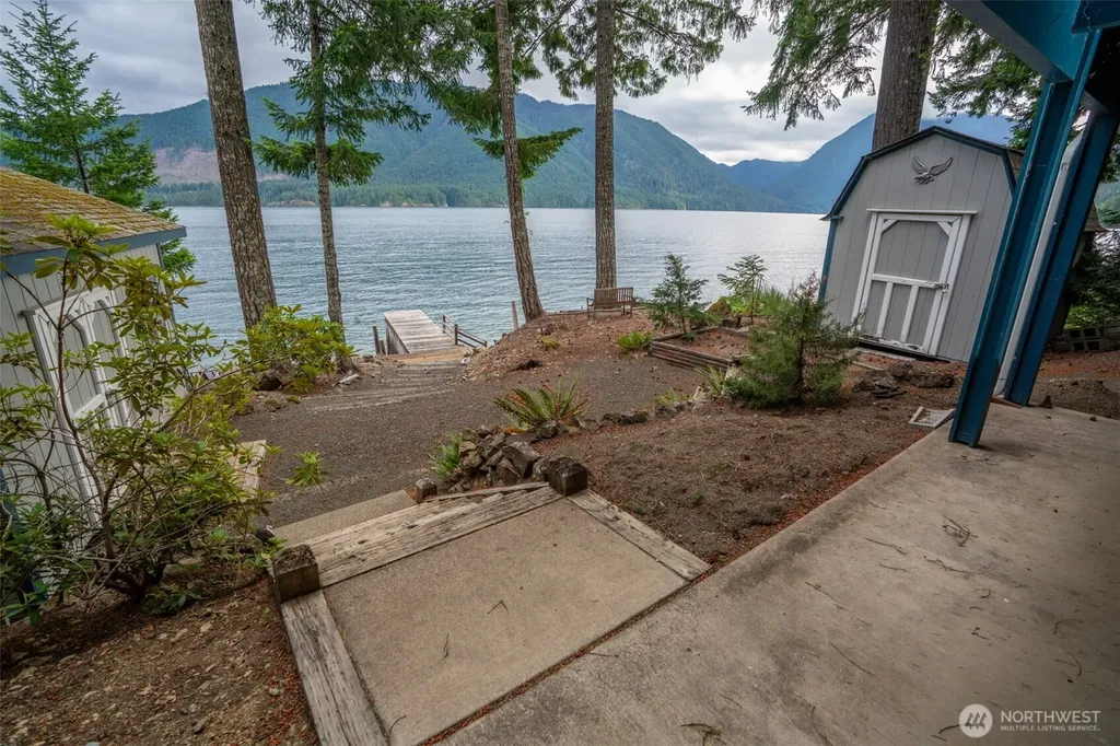 411 N Potlatch Drive N Hoodsport WA 98548