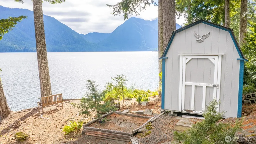 411 N Potlatch Drive N Hoodsport WA 98548