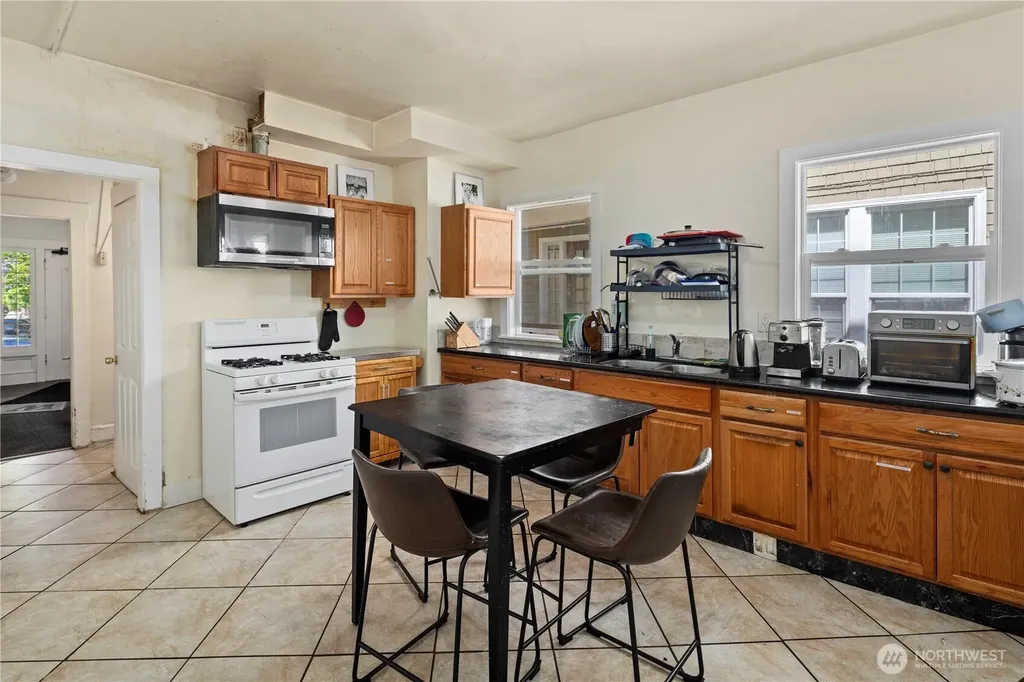 4714 17th Avenue NE Seattle WA 98105