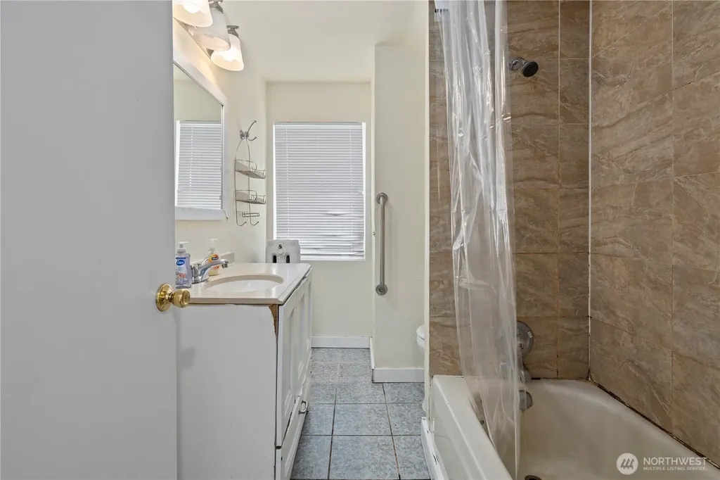 4714 17th Avenue NE Seattle WA 98105