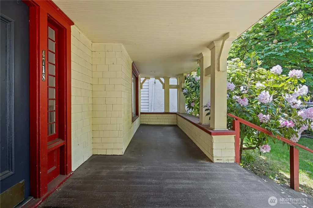 4714 17th Avenue NE Seattle WA 98105