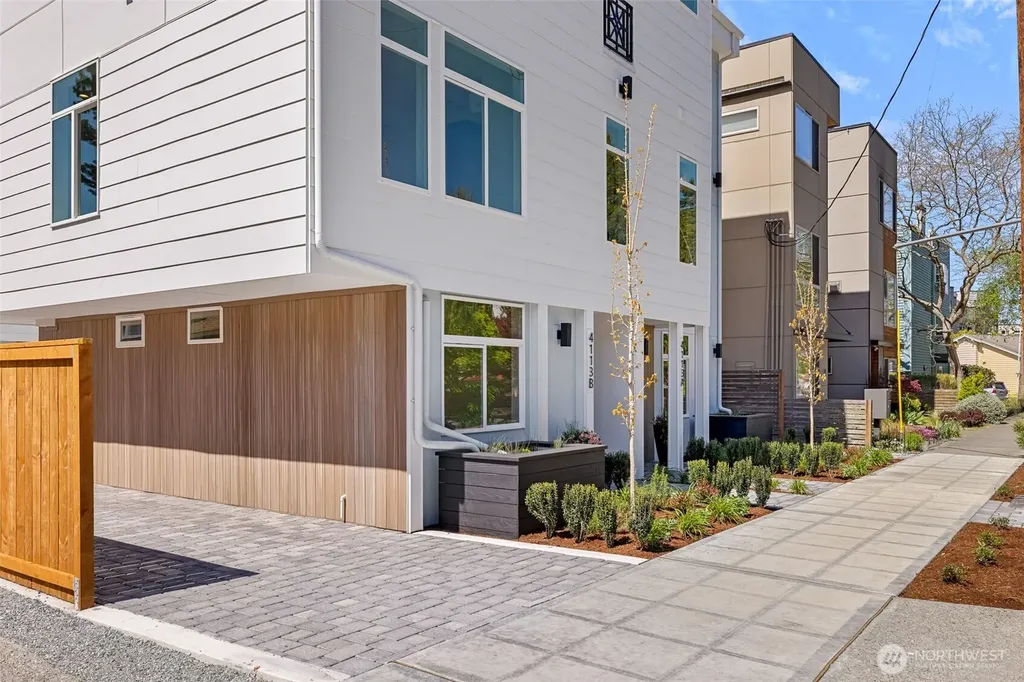 4113 Chilberg Avenue SW Seattle WA 98116
