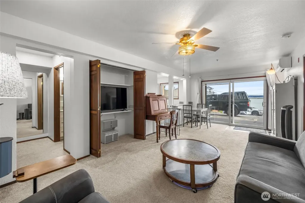 1188 SE Pioneer Way Oak Harbor WA 98277