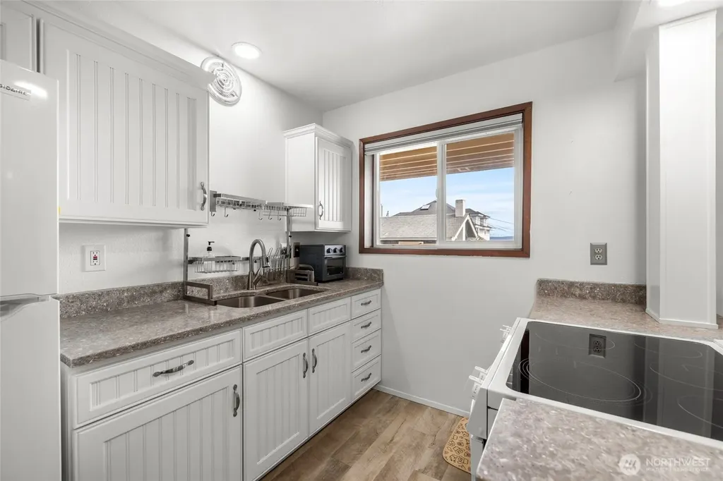 1188 SE Pioneer Way Oak Harbor WA 98277