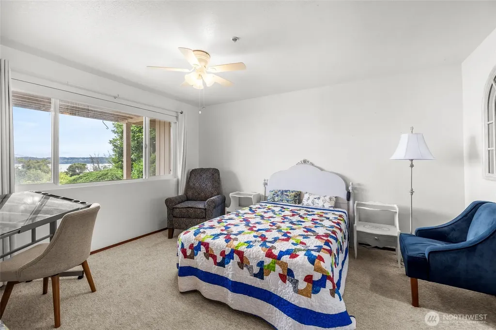 1188 SE Pioneer Way Oak Harbor WA 98277