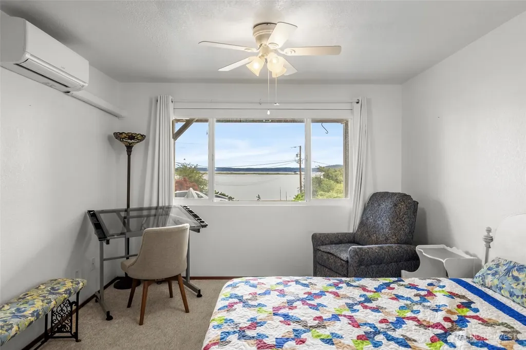 1188 SE Pioneer Way Oak Harbor WA 98277