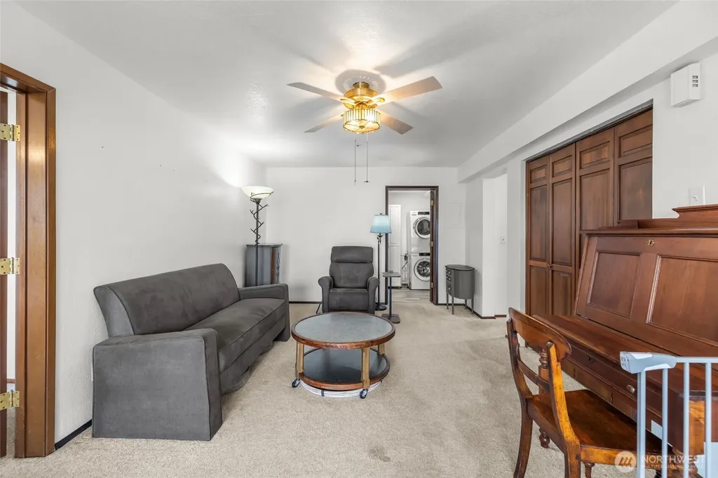 1188 SE Pioneer Way Oak Harbor WA 98277