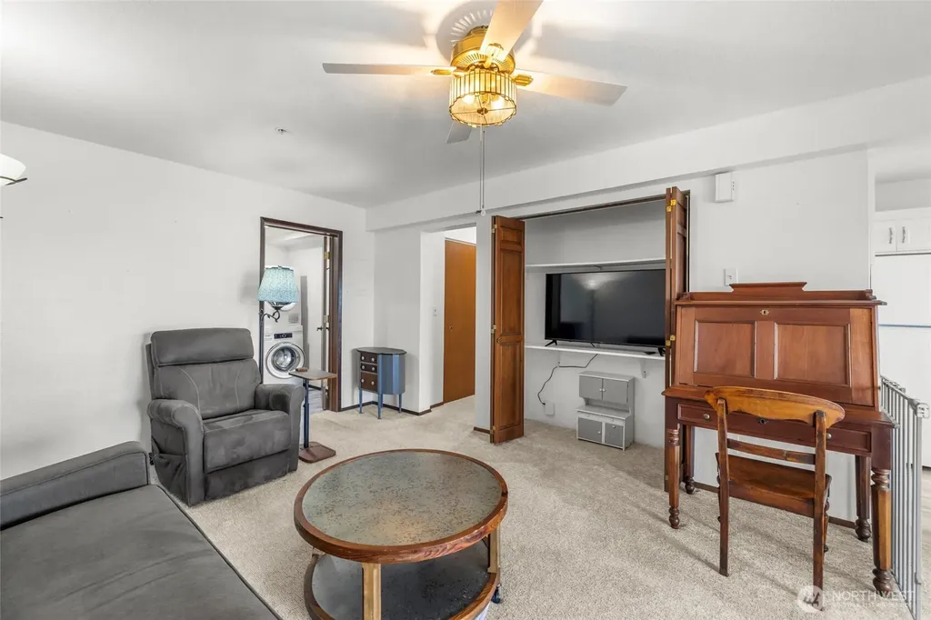 1188 SE Pioneer Way Oak Harbor WA 98277