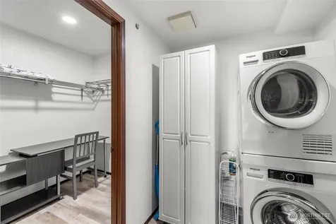 1188 SE Pioneer Way Oak Harbor WA 98277