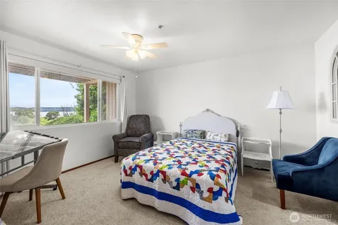 1188 SE Pioneer Way Oak Harbor WA 98277