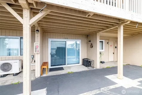 1188 SE Pioneer Way Oak Harbor WA 98277